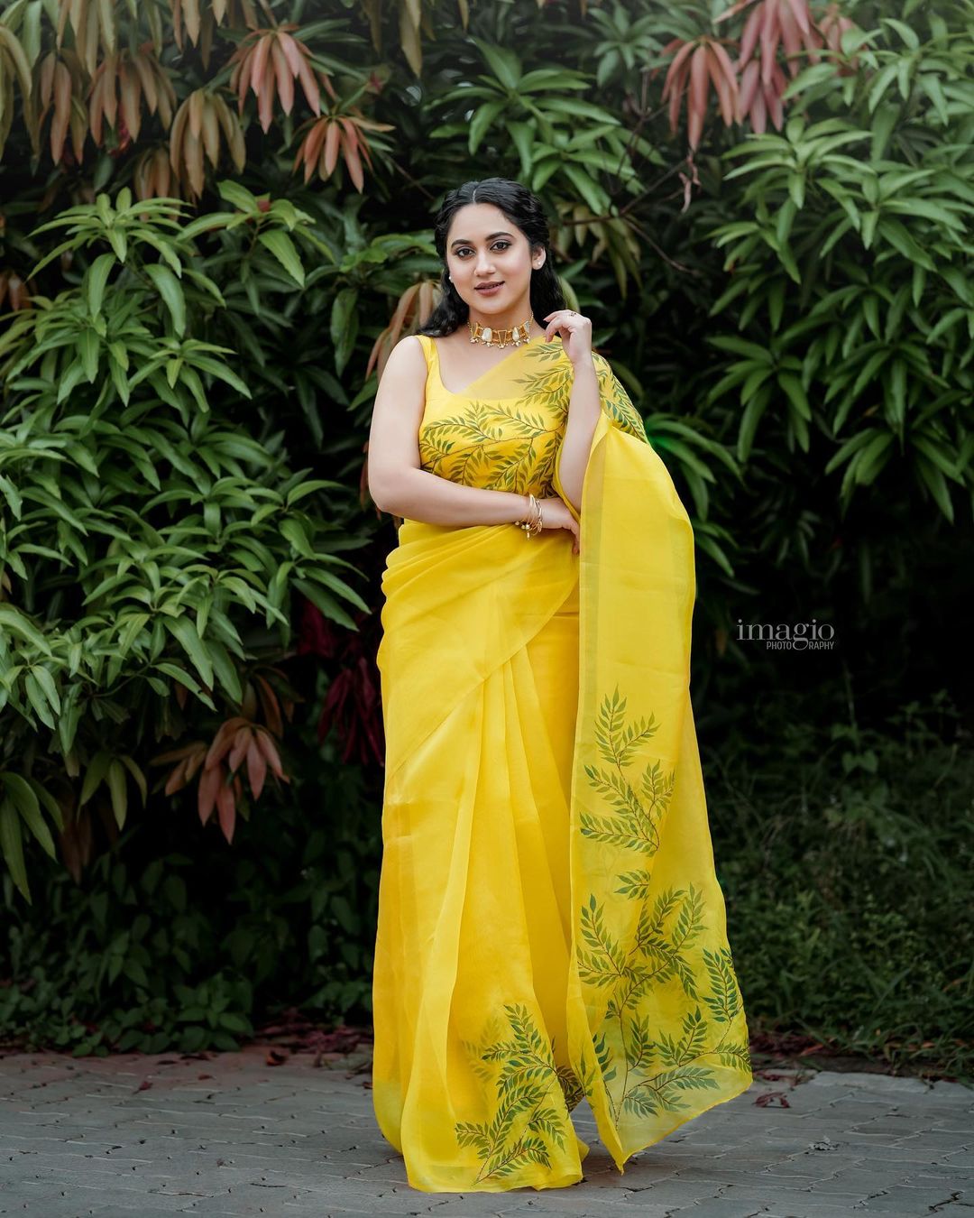 MALAYALAM ACTRESS MIYA GEORGE STILLS IN YELLOW SAREE